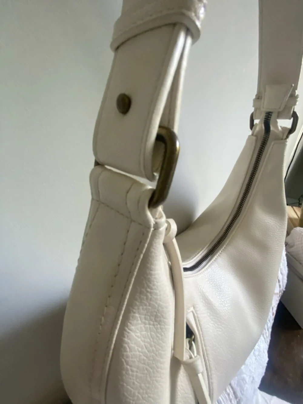 Sonoma Goods For Life Cream Heimana Hobo Sling Shoulder Bag Vegan Leather 🐚